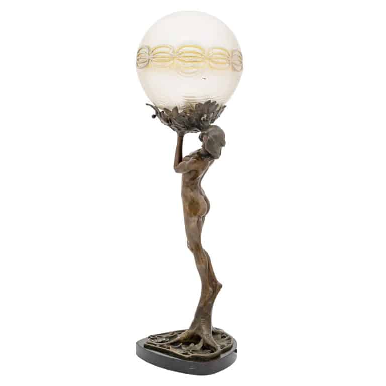 Figürliche Tischlampe "Daphne" mit Loetz-Schirm Gustav Gurschner Johann Loetz Witwe um 1901 Bronze Glas markiert