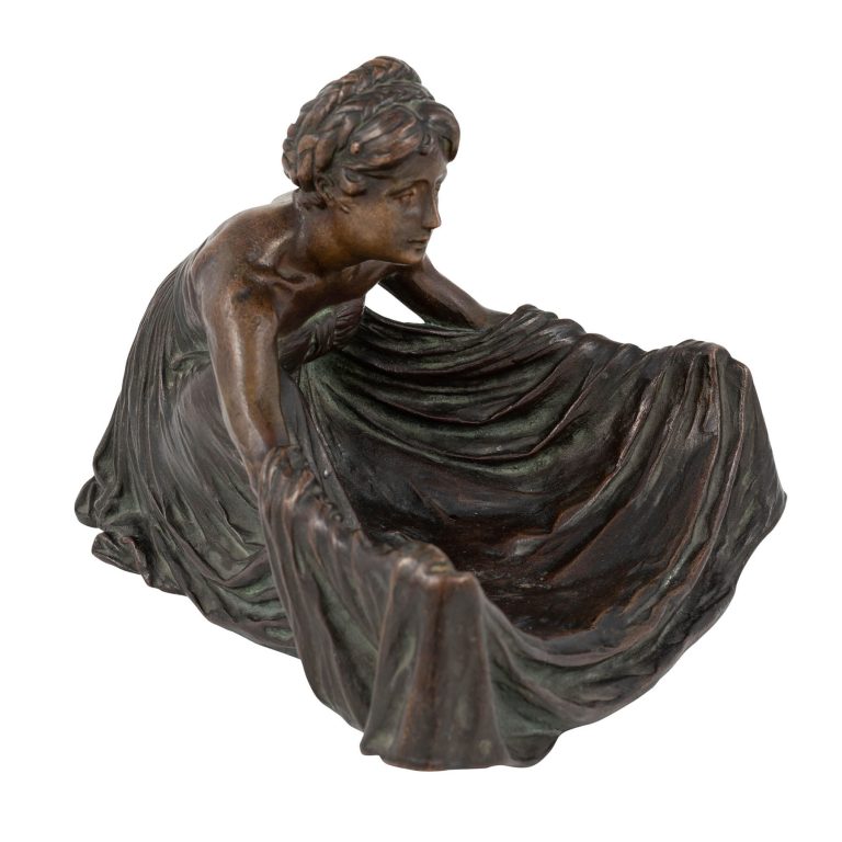 Schale Kniende Frau mit fließendem Gewand Gustav Gurschner um 1902 Bronze signiert