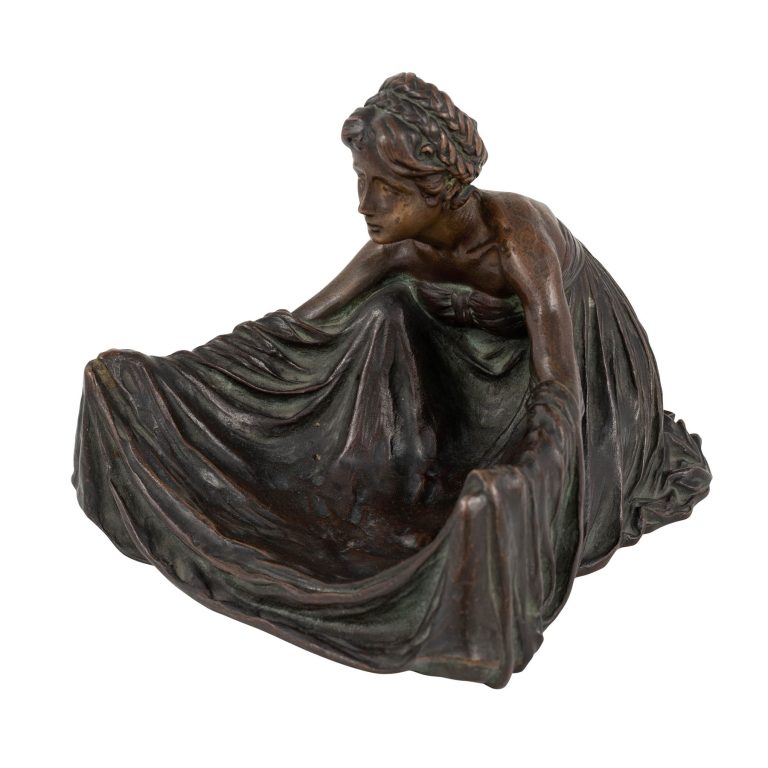 Schale Kniende Frau mit fließendem Gewand Gustav Gurschner um 1902 Bronze signiert