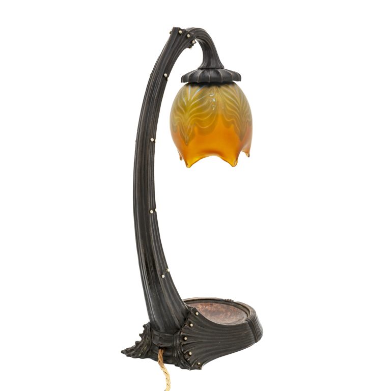 Desk lamp with Loetz-shade Gustav Gurschner Johann Loetz Witwe decor PG 1/89 bronze glass ca. 1903 signed