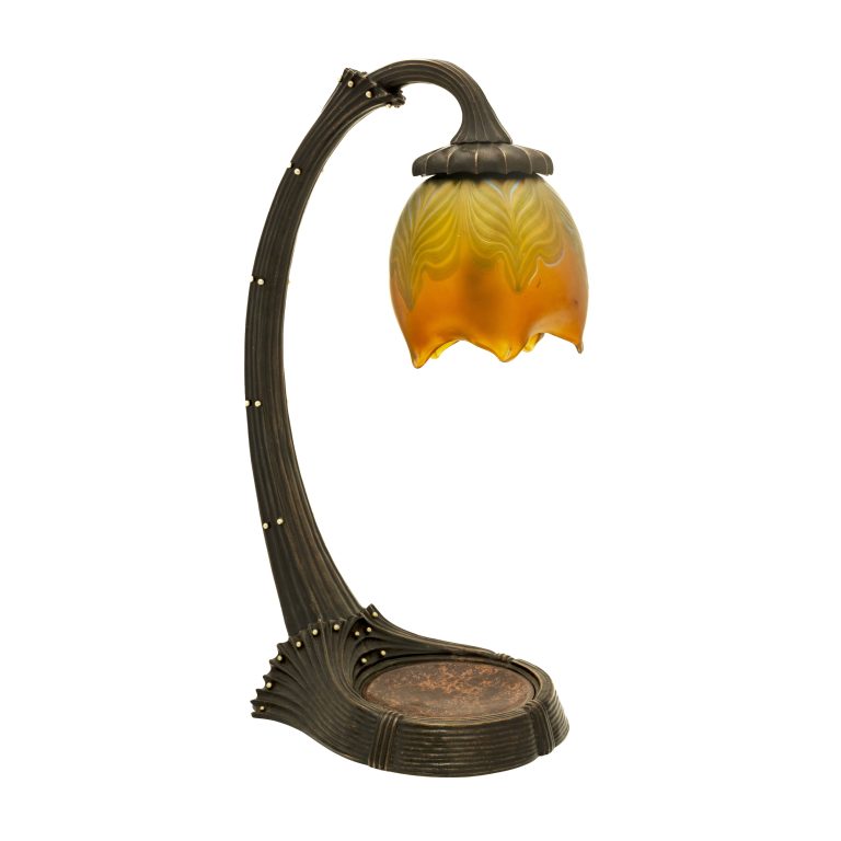 Desk lamp with Loetz-shade Gustav Gurschner Johann Loetz Witwe decor PG 1/89 bronze glass ca. 1903 signed