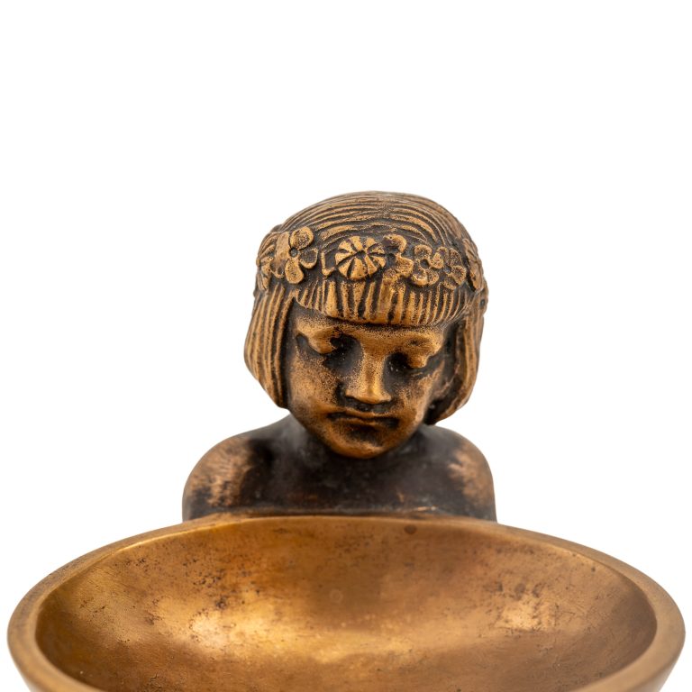 Girl carrying a bowl Gustav Gurschner K.K. Kunst-Erzgiesserei Wien ca. 1908 bronze marked