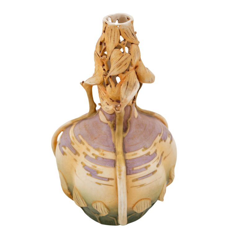 Vase mit Misteln Nikolaus Kannhäuser Amphora-Werke 1899/1900 Elfenbeinporzellan markiert