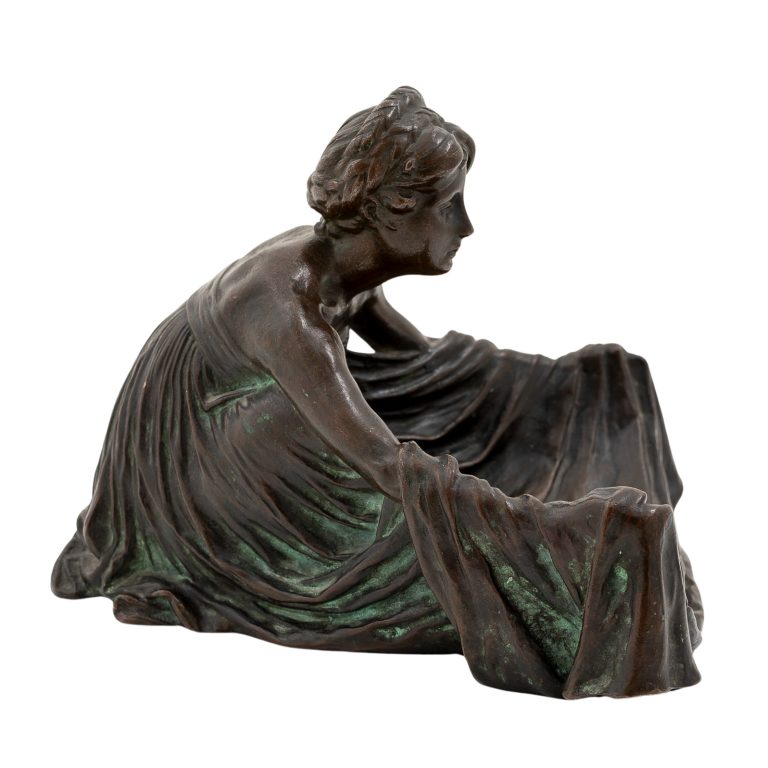 Schale Kniende Frau mit fließendem Gewand Gustav Gurschner um 1902 Bronze signiert