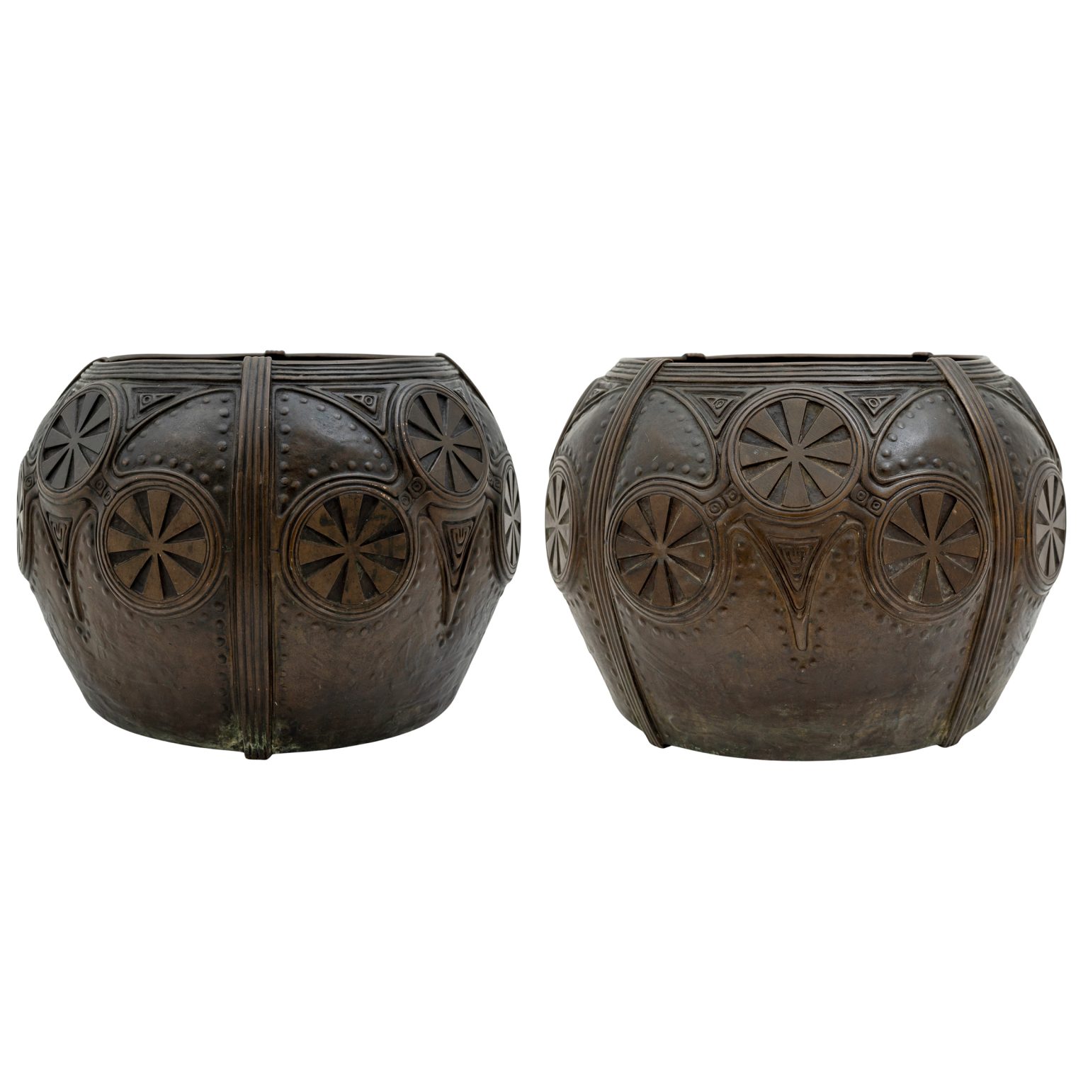 Pair of cachepots with Etruscan ornaments Gustav Gurschner K. K. Kunst-Erzgiesserei Wien ca. 1908 bronze signed