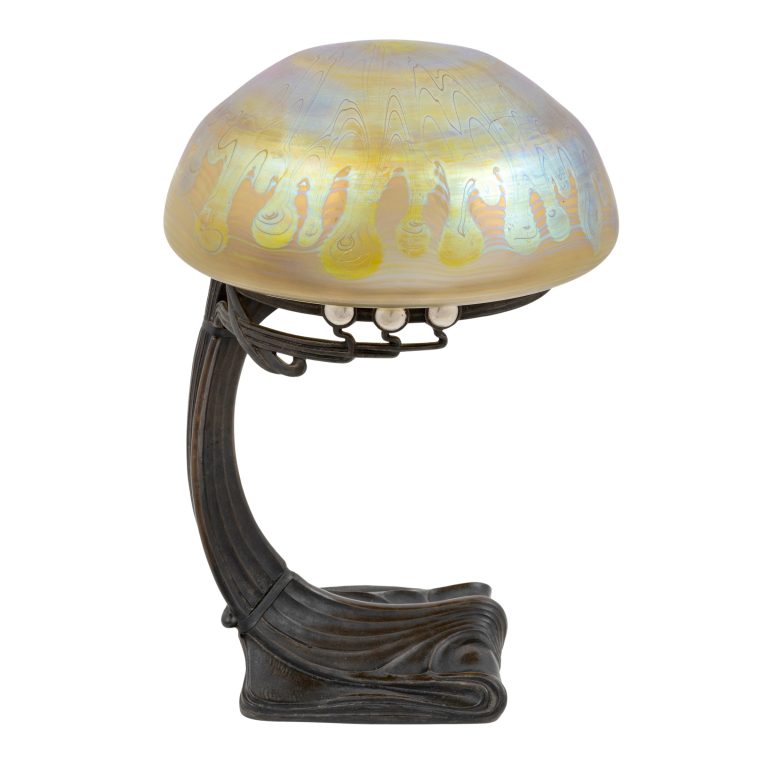 Tischlampe mit Loetz-Schirm Gustav Gurschner K.K. Kunst-Erzgießerei Wien um 1900 Bronze Glas signiert