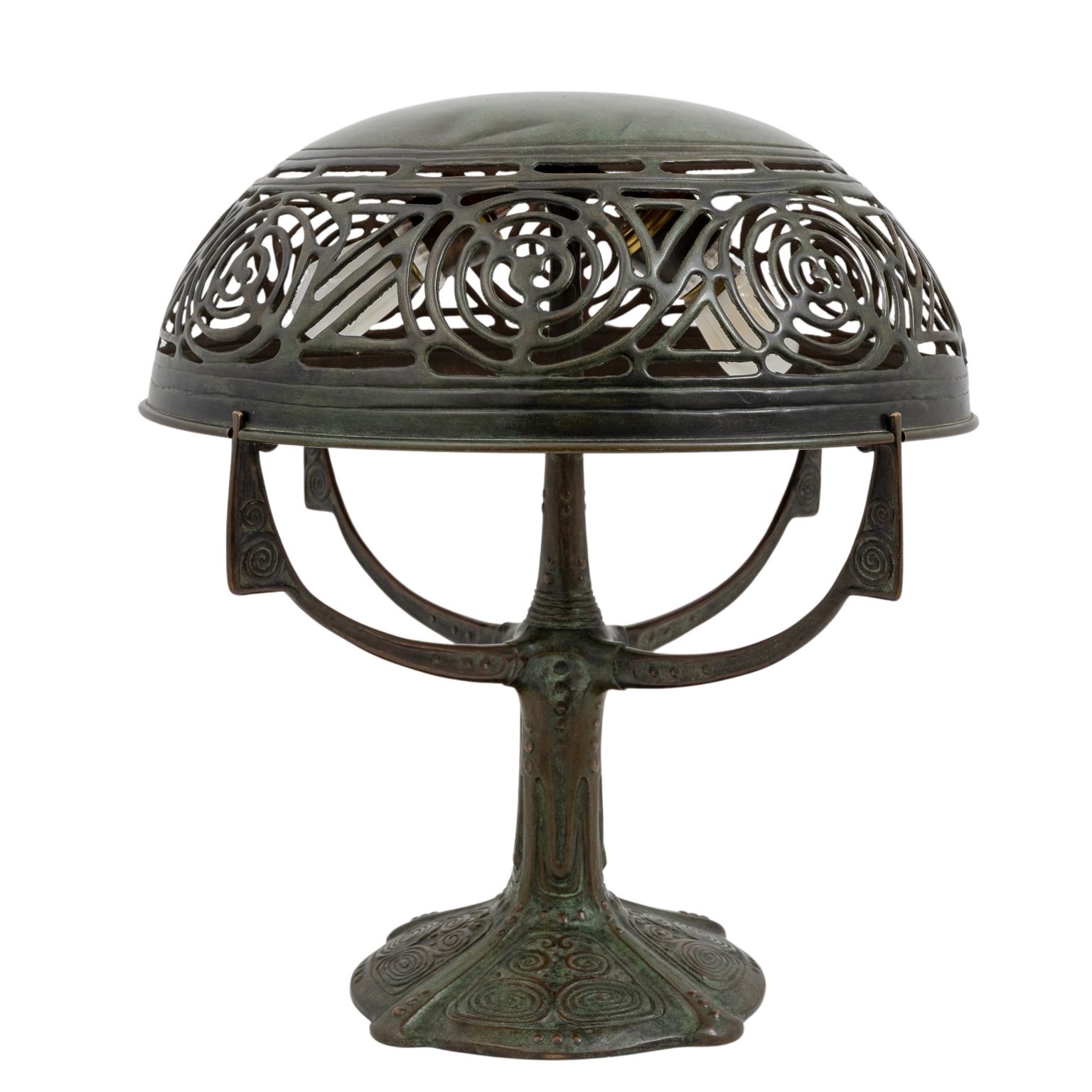 Table lamp with spiral ornamentation Gustav Gurschner K.K. Kunst-Erzgießerei Wien ca. 1905 bronze copper patinated signed marked