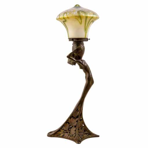 Tischlampe mit Frauenfigur und Loetz-Schirm Gustav Gurschner um 1901